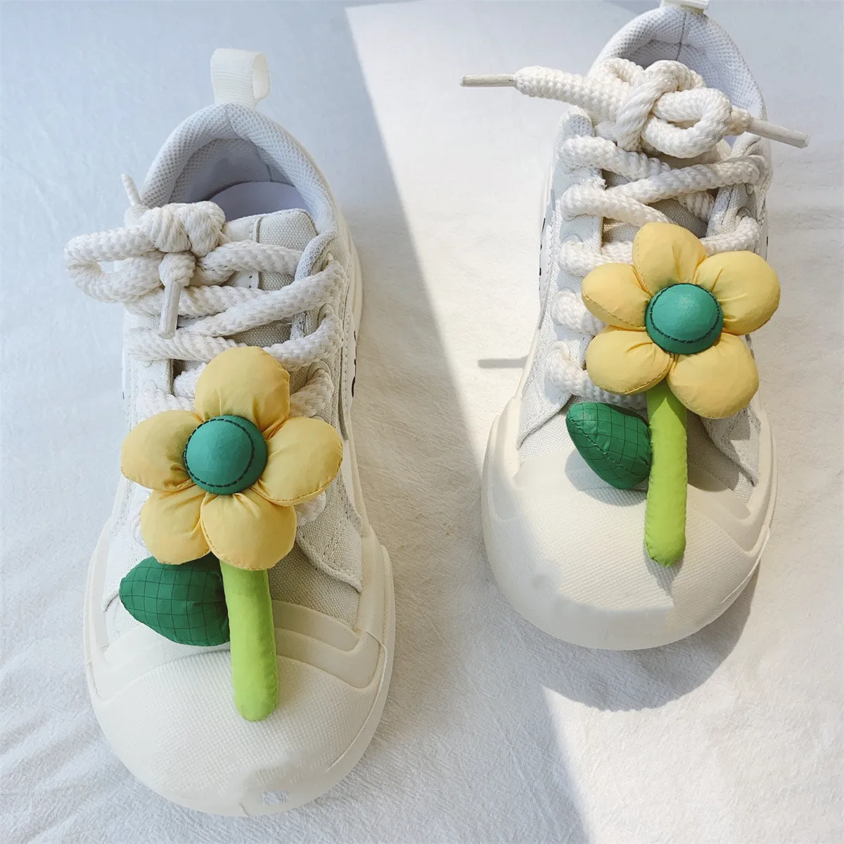 New Cute Cartoon Cloth Sunflower Shoe Charms Decorations Lovely Sun Flower Shoes Flower DIY 3D Casual Shoes Accessories
New Cute Cartoon Cloth Sunflower Shoe Charms Decorations Lovely Sun Flower Shoes Flower DIY 3D Casual Shoes Accessories