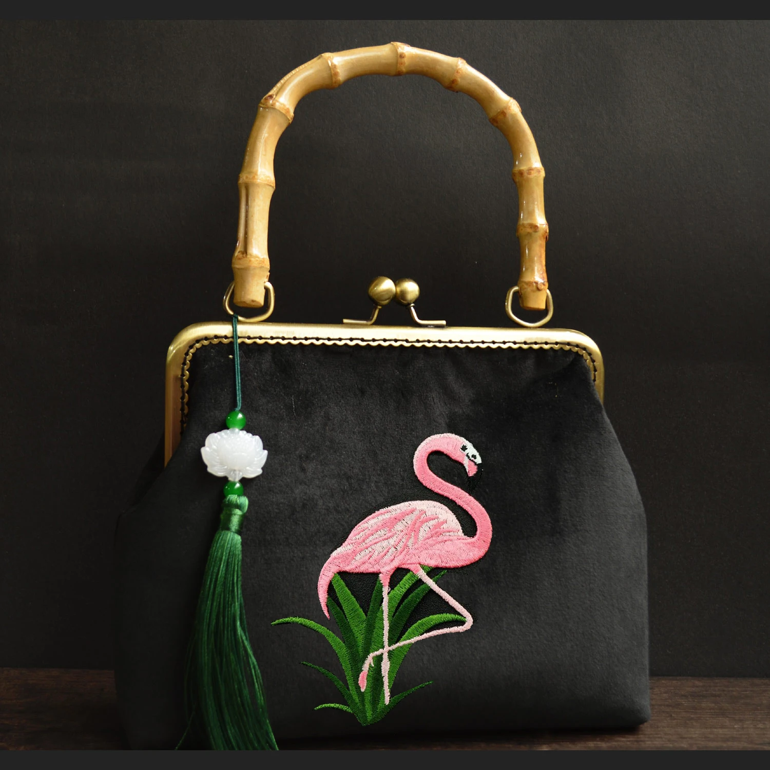 Classic Embroidery Bag Lock Bags Tote Women's Handbags Fringe Tassel Vintage Women Shoulder Crossbody Bag120cm Chain Strap
Classic Embroidery Bag Lock Bags Tote Women's Handbags Fringe Tassel Vintage Women Shoulder Crossbody Bag120cm Chain Strap