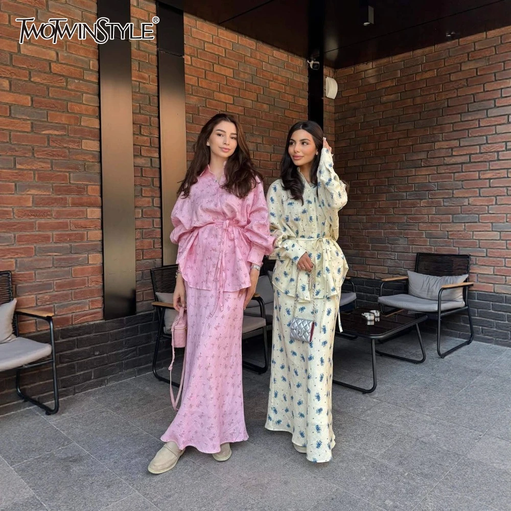TWOTWINSTYLE милый комплект из двух предметов с принтом для женщин, рубашка с длинными рукавами и лацканами на шнуровке, утягивающая длинная юбка, женские новые комплекты
TWOTWINSTYLE милый комплект из двух предметов с принтом для женщин, рубашка с длинными рукавами и лацканами на шнуровке, утягивающая длинная юбка, женские новые комплекты