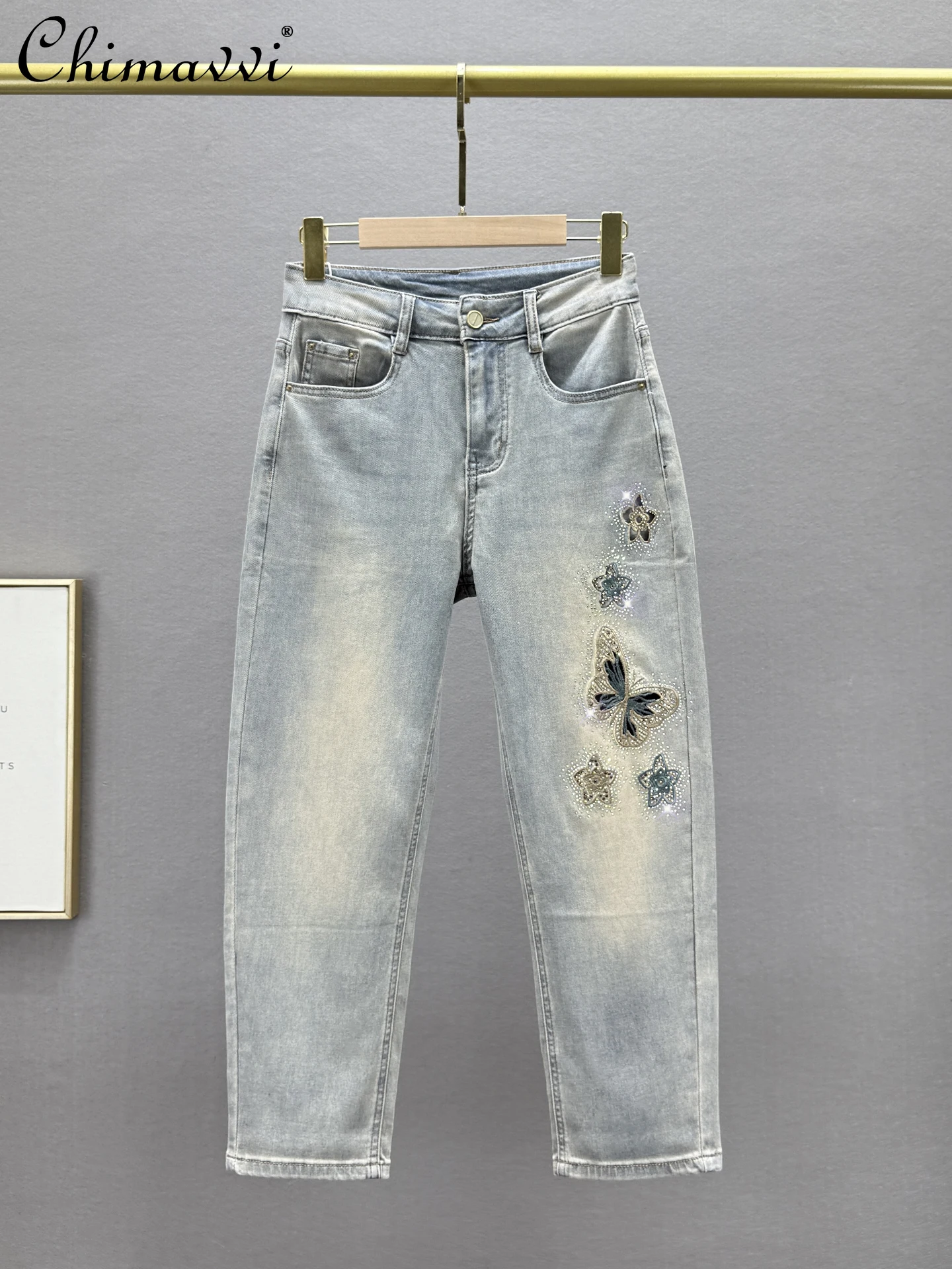 Hollow Hot Diamond Jeans Women's Pants Thin 2025 Summer New High Waist Slim-fit Elegant Retro Embroidered Eight-point Pants
Hollow Hot Diamond Jeans Women's Pants Thin 2025 Summer New High Waist Slim-fit Elegant Retro Embroidered Eight-point Pants