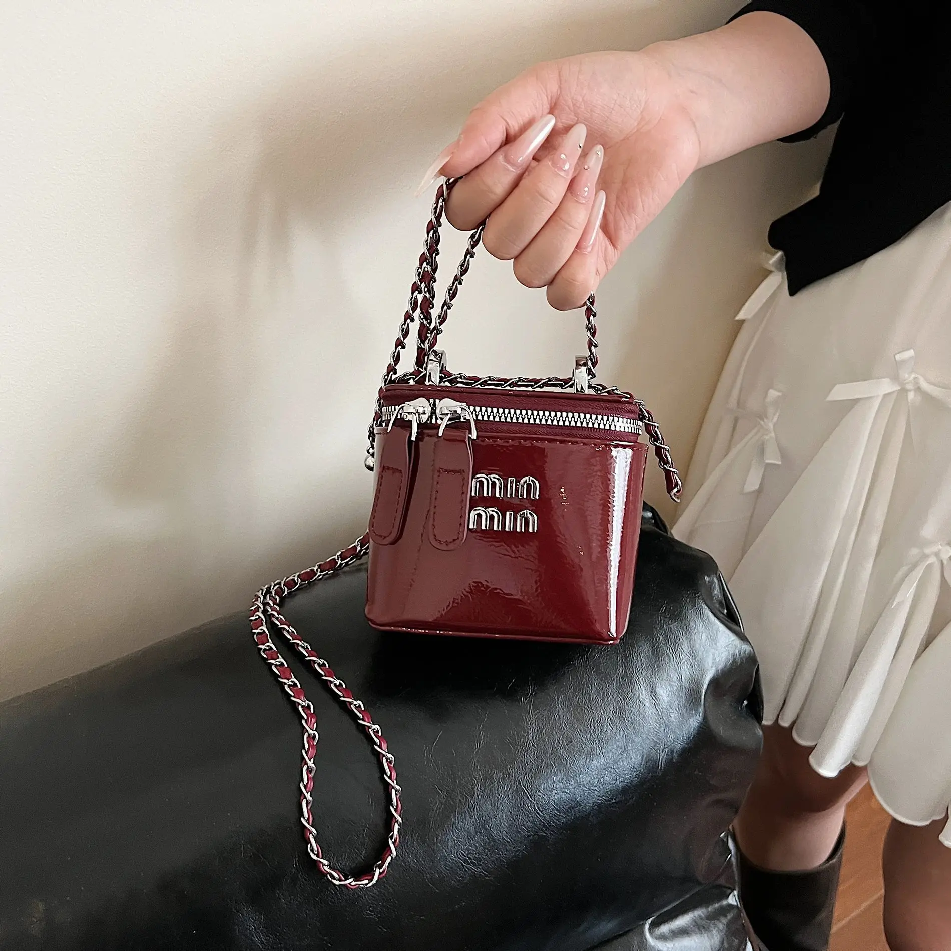 Сумка через плечо премиум-класса 2025 года — женская минималистичная сумка через плечо, шикарная сумка в корейском уличном стиле
Сумка через плечо премиум-класса 2025 года — женская минималистичная сумка через плечо, шикарная сумка в корейском уличном стиле