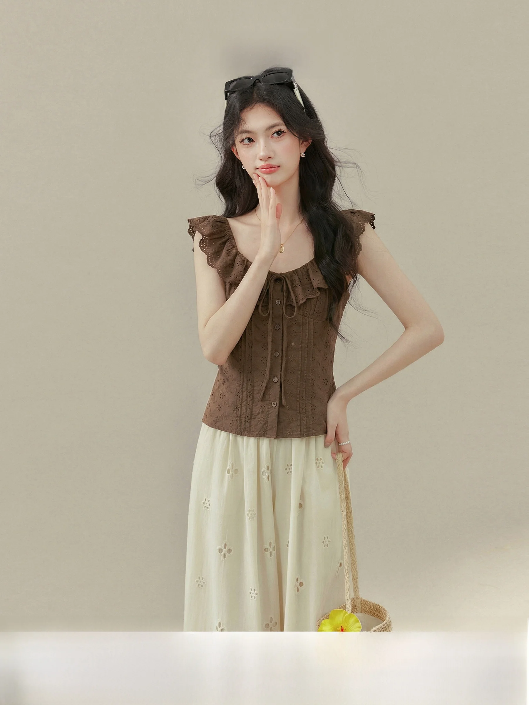 Elegant Waist-Cinching Lace Hollow out Sleeveless Shirt for Women by Wang OuXin Summer Fashion Reverse Aesthetic Leaf Tie
Elegant Waist-Cinching Lace Hollow out Sleeveless Shirt for Women by Wang OuXin Summer Fashion Reverse Aesthetic Leaf Tie