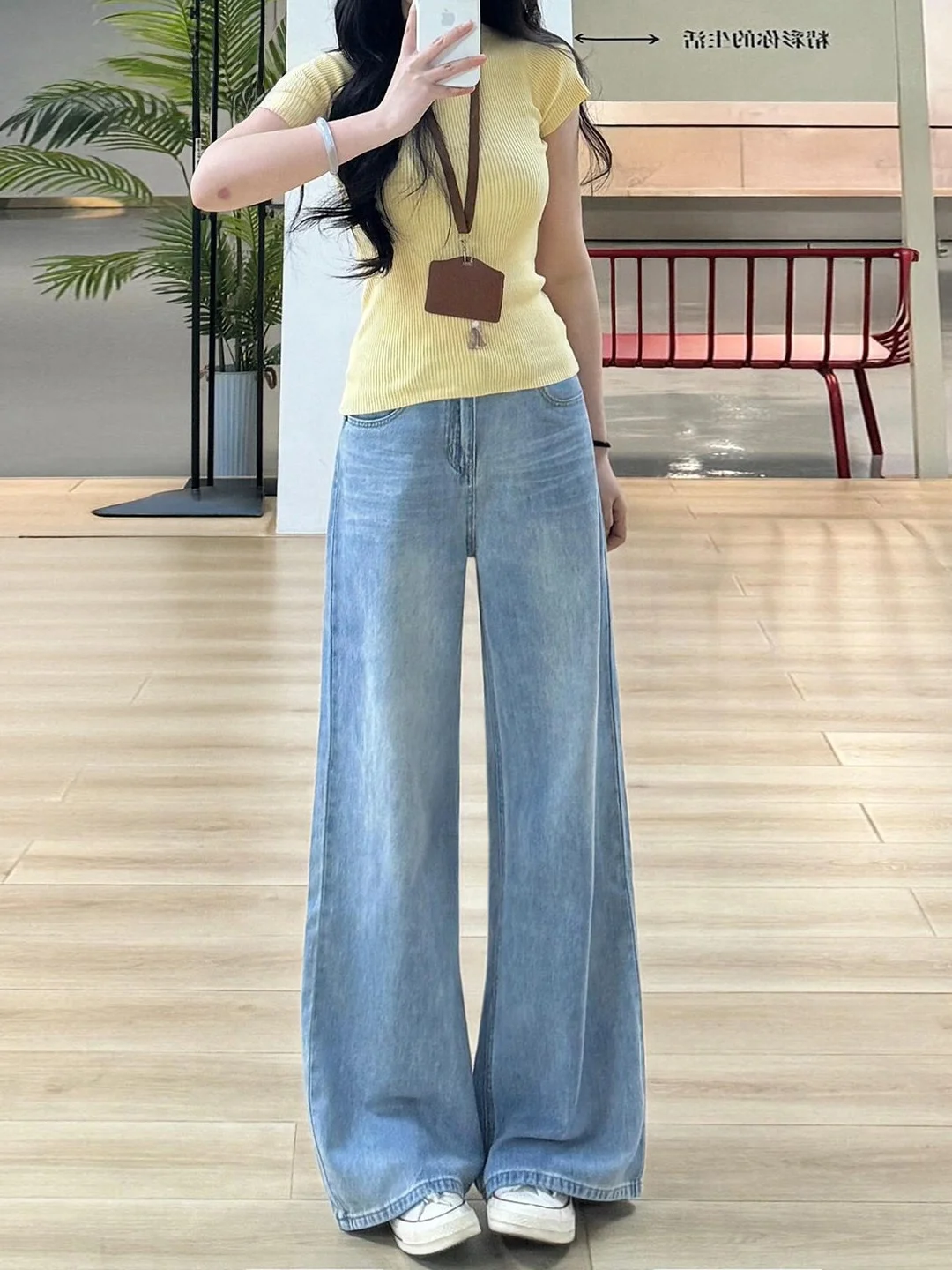Light Wash Wide Leg Women's Jeans Draped Loose Fit High Waist Spring Season Comfortable Lazy Style Large Size Floor Length
Light Wash Wide Leg Women's Jeans Draped Loose Fit High Waist Spring Season Comfortable Lazy Style Large Size Floor Length