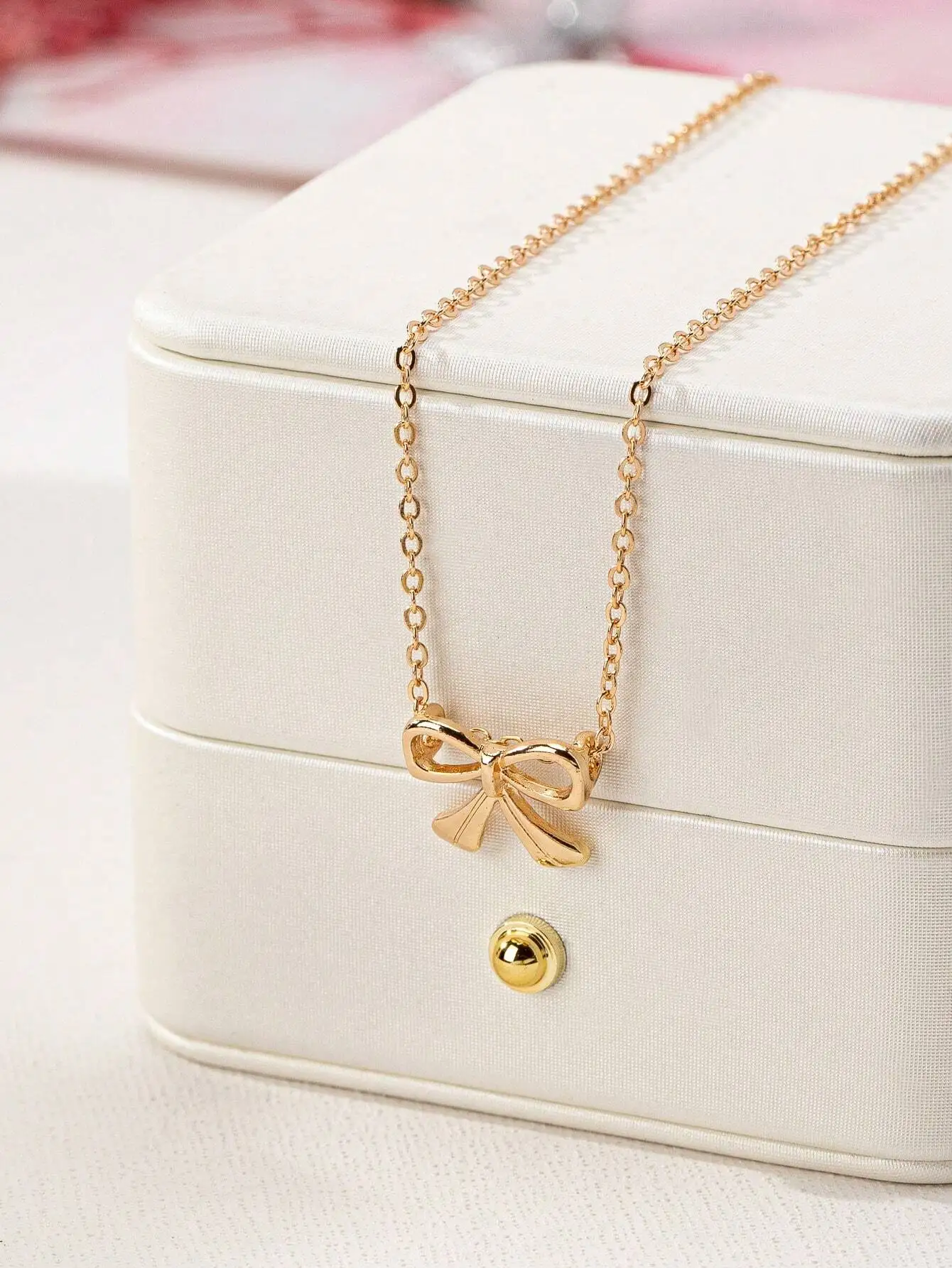 Gold-Tone Bow Pendant Chain Necklace for Women, Everyday Elegant Jewelry
Gold-Tone Bow Pendant Chain Necklace for Women, Everyday Elegant Jewelry