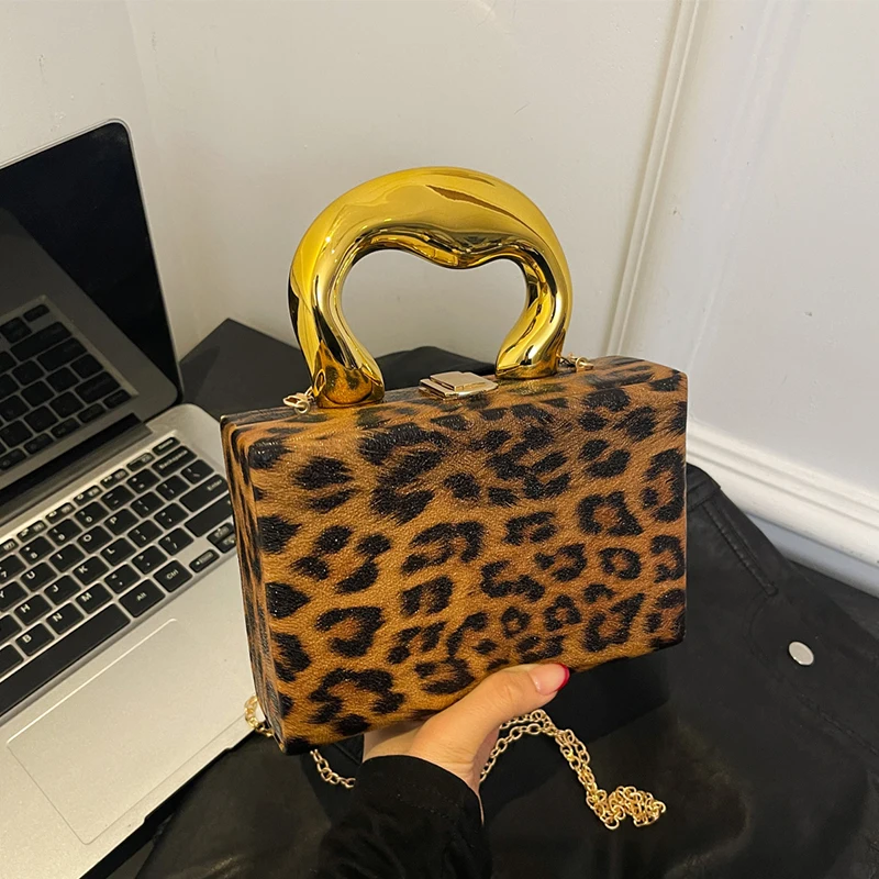 Fashion Lipstick Bag For Women Luxury Gold Chain Crossbody Bag Leopard Design Acrylic Box Evening Clutch Bag Party Purse Handbag
Fashion Lipstick Bag For Women Luxury Gold Chain Crossbody Bag Leopard Design Acrylic Box Evening Clutch Bag Party Purse Handbag