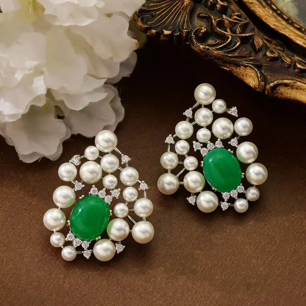 Medieval Vintage Retro Green Oval Agate Earrings Palace Style Inlaid Glass Pearl Earrings Light Luxury Brass Hollow Out Earrings
Medieval Vintage Retro Green Oval Agate Earrings Palace Style Inlaid Glass Pearl Earrings Light Luxury Brass Hollow Out Earrings