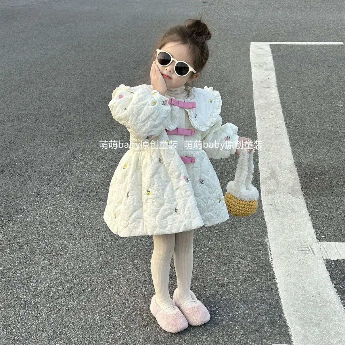 Girls' Winter Doll Collar Cotton Jacket 2024 New Children's Embroidered Floral Clip Cotton Dress Coat Princess Style
Girls' Winter Doll Collar Cotton Jacket 2024 New Children's Embroidered Floral Clip Cotton Dress Coat Princess Style