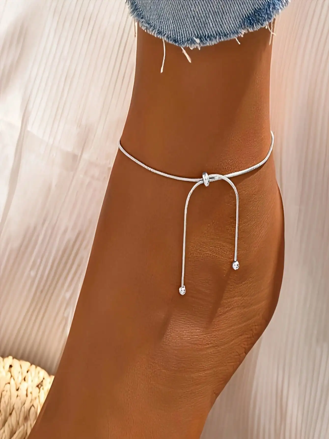 1pc Fashion Simple Minimalist Gold Metal Ball Adjustable Snake Chain Anklet, Suitable For Daily Wear & Parties
1pc Fashion Simple Minimalist Gold Metal Ball Adjustable Snake Chain Anklet, Suitable For Daily Wear & Parties
