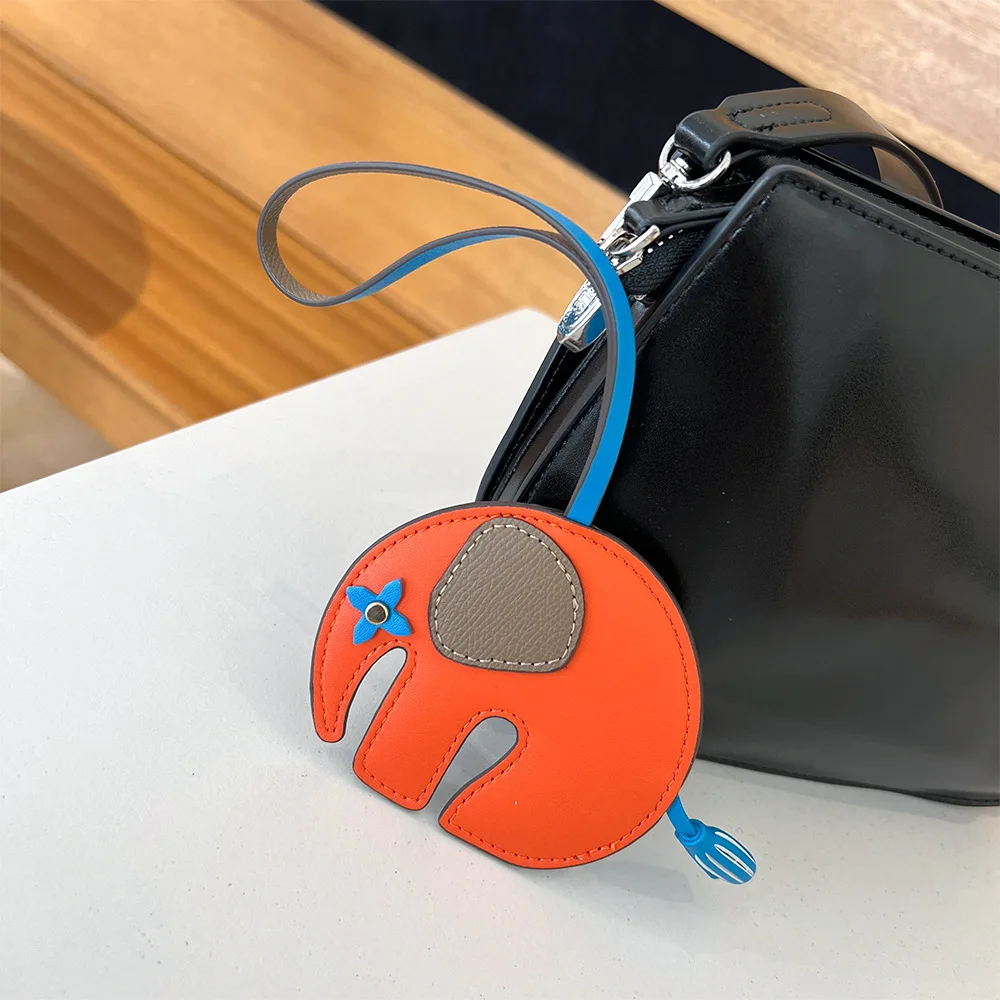 Роскошный кулон в виде слона из воловьей кожи, новые женские аксессуары для сумок, подвесные украшения для автомобиля, маленькие подвески из натуральной кожи для сумок
Роскошный кулон в виде слона из воловьей кожи, новые женские аксессуары для сумок, подвесные украшения для автомобиля, маленькие подвески из натуральной кожи для сумок