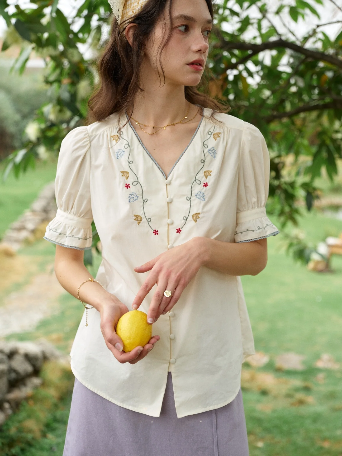 SimpleRetro Women's Cotton Embroidered V-neck Bubble Sleeve Shirt Garden Poem Collection Breathable Loose Fit Top
SimpleRetro Women's Cotton Embroidered V-neck Bubble Sleeve Shirt Garden Poem Collection Breathable Loose Fit Top