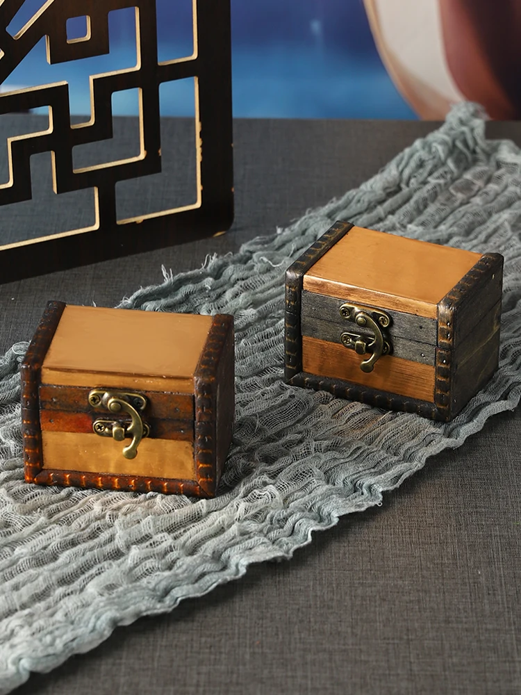 Handmade Mini Jewelry Box High-End Exquisite Seal Ornament Storage Small Decoration Treasure Chest Children's Toy Ornaments
Handmade Mini Jewelry Box High-End Exquisite Seal Ornament Storage Small Decoration Treasure Chest Children's Toy Ornaments