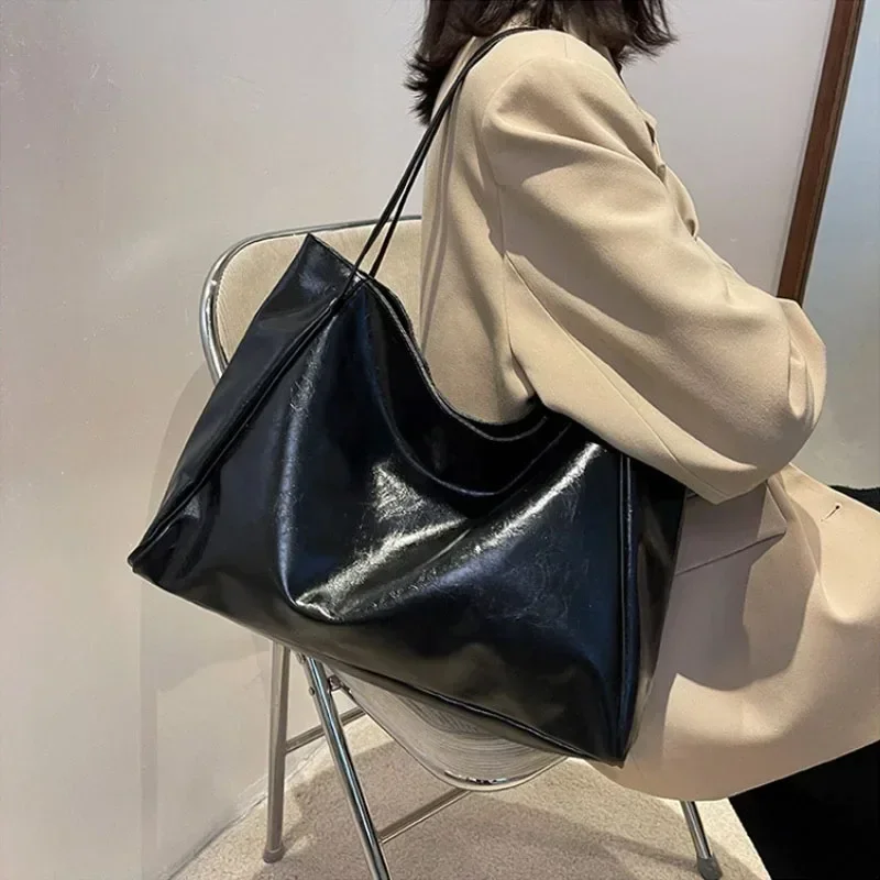 Soft PU Leather Tote Bag Retro Vintage Shoulder Purse Large Capacity Crossbody Bag for Casual Commute
Soft PU Leather Tote Bag Retro Vintage Shoulder Purse Large Capacity Crossbody Bag for Casual Commute