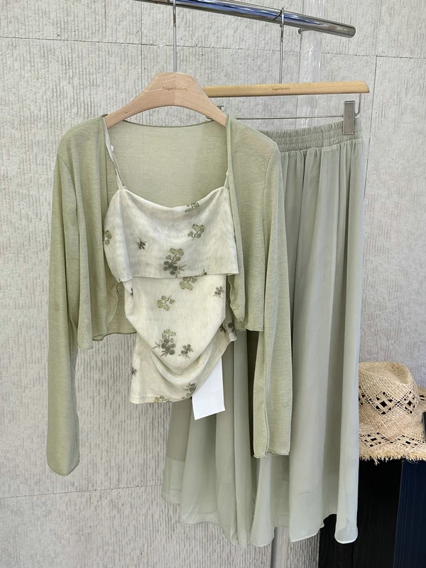 Elegant Floral Knitted Ice Silk Three-Piece Set Women's Summer 2026 Sun Protection Long Sleeve Open Cardigan Mesh Skirt
Elegant Floral Knitted Ice Silk Three-Piece Set Women's Summer 2026 Sun Protection Long Sleeve Open Cardigan Mesh Skirt