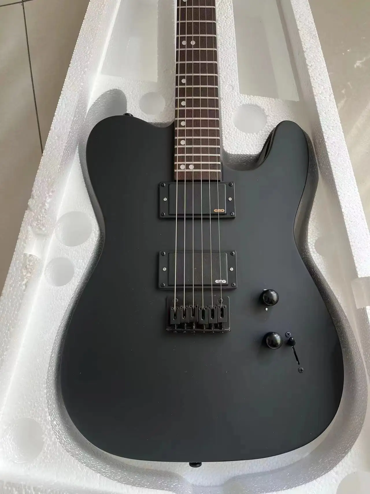 The new LTD electric guitar rose wood fingerboard is exquisitely crafted, with excellent sound quality
The new LTD electric guitar rose wood fingerboard is exquisitely crafted, with excellent sound quality