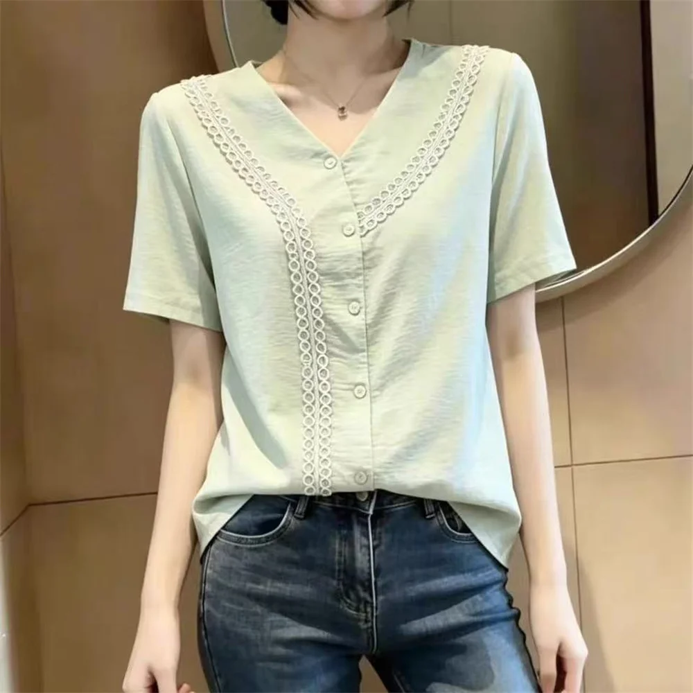 Ladies V Neck Button Elegant Blouse Fashion Lace Spliced Loose Casual 2026 Summer New Design Women's Vintage Shirt Short Sleeve
Ladies V Neck Button Elegant Blouse Fashion Lace Spliced Loose Casual 2026 Summer New Design Women's Vintage Shirt Short Sleeve