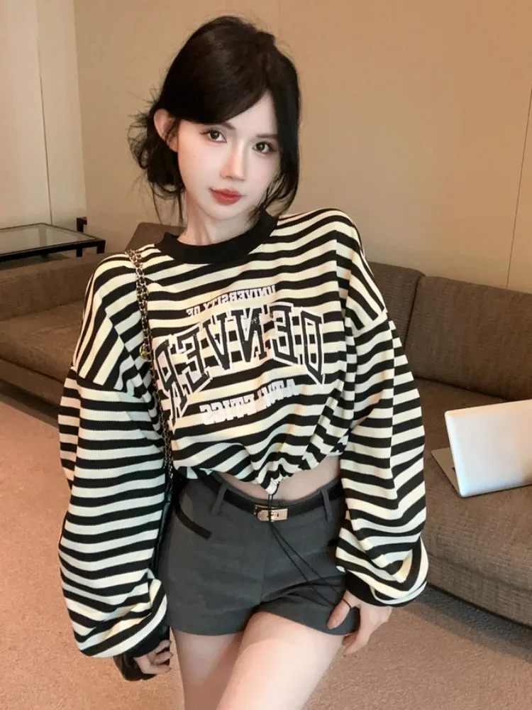 American Style Letter Print Color Block Striped Sweatshirt Women's Loose Slimming Drawstring Short Korean Style Top
American Style Letter Print Color Block Striped Sweatshirt Women's Loose Slimming Drawstring Short Korean Style Top