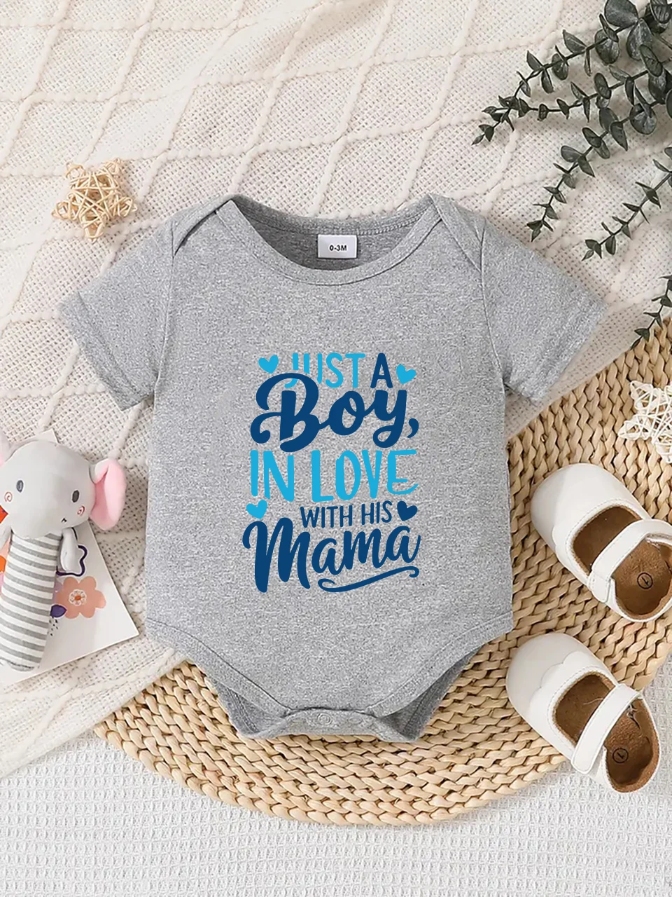 Playful letter-printed baby short-sleeve triangle bodysuit. Button closure for easy dressing, machine washable
Playful letter-printed baby short-sleeve triangle bodysuit. Button closure for easy dressing, machine washable