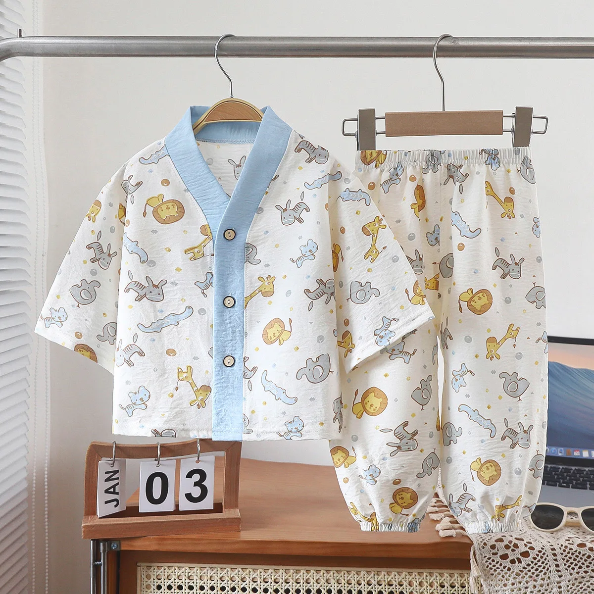 New Kids Summer Thin Pajamas Comfortable Loungewear Boys Girls Cartoon Bear Print V-neck Pyjamas Casual Sleepwear Clothing Sets
New Kids Summer Thin Pajamas Comfortable Loungewear Boys Girls Cartoon Bear Print V-neck Pyjamas Casual Sleepwear Clothing Sets