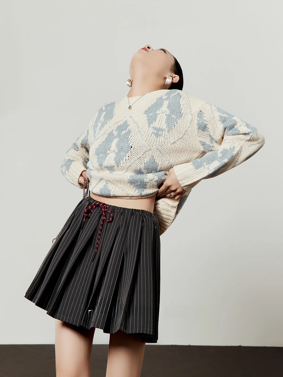 Retro Style White Knitted Sweater for Women Gentle Hooked Flower Design Spring New Arrival Loose Fit Long Sleeve Top
Retro Style White Knitted Sweater for Women Gentle Hooked Flower Design Spring New Arrival Loose Fit Long Sleeve Top