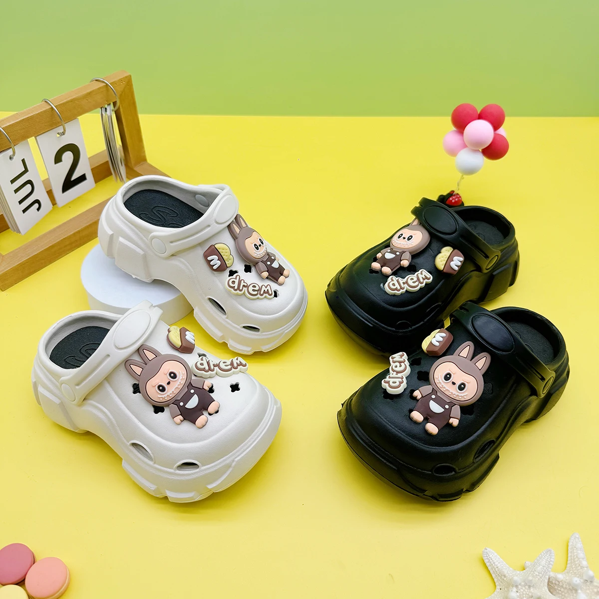 New Cartoon Letters Fashionable and Versatile Clogs Soft-Soled Non-Slip Toe-Cap Sandals for Boys and Girls Family Slippers 606
New Cartoon Letters Fashionable and Versatile Clogs Soft-Soled Non-Slip Toe-Cap Sandals for Boys and Girls Family Slippers 606
