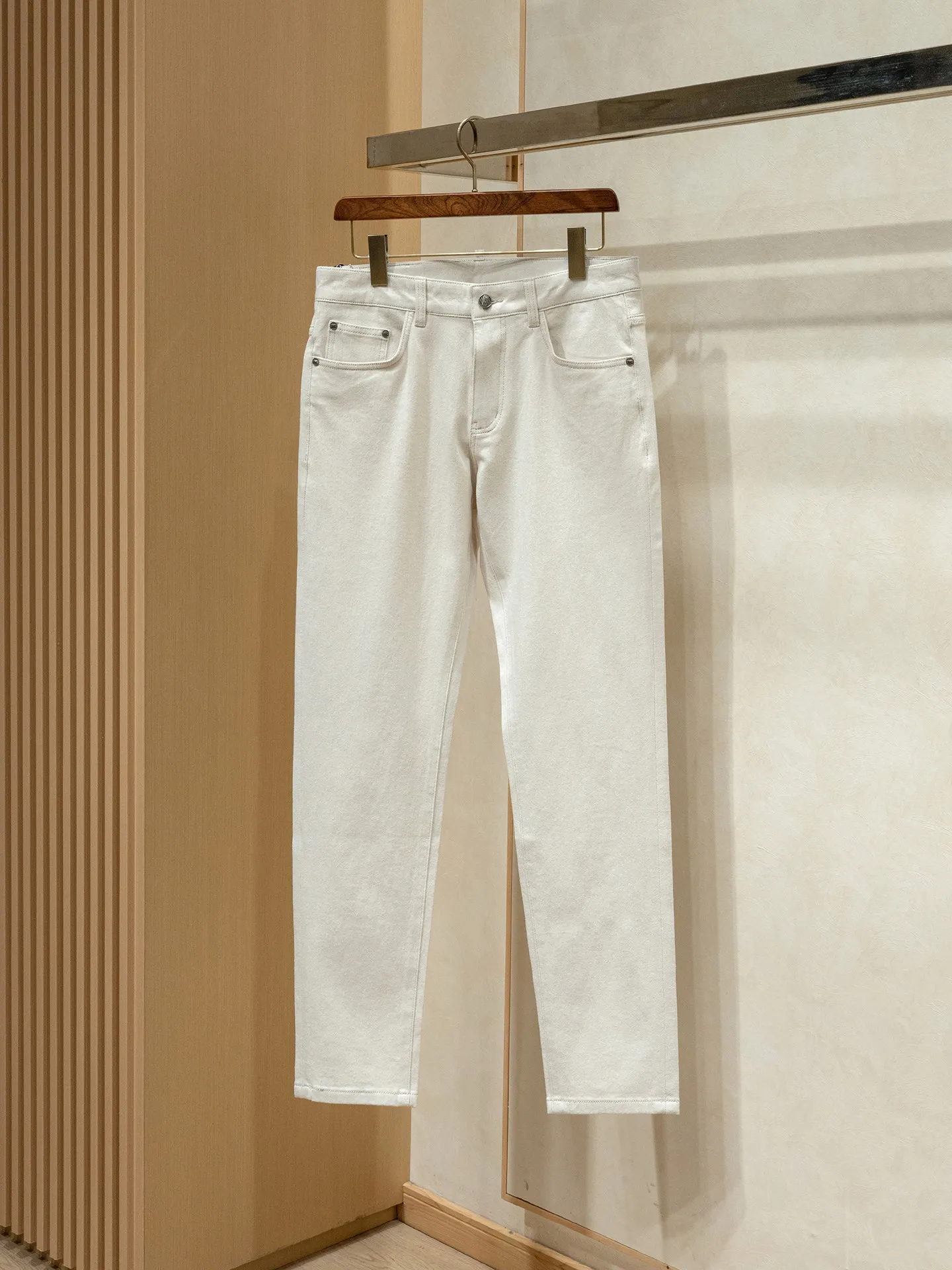 Simple "Denim Stretch Organic Cotton" Thin Slim-Fit Small Straight Jeans
Simple "Denim Stretch Organic Cotton" Thin Slim-Fit Small Straight Jeans