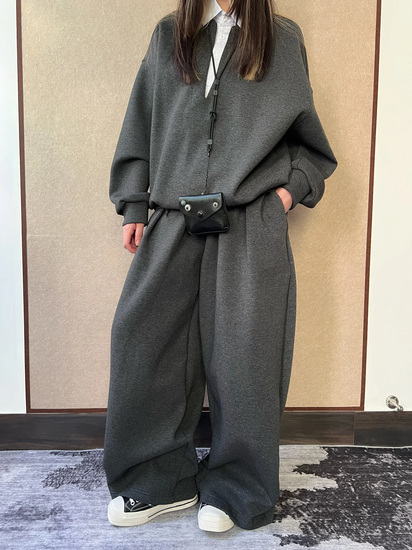 Casual Airy Cotton Pleated Loose Fit Two-Piece Set Old Money Sle Sweatirt Wide Leg Pants Ensemble for Young Women
Casual Airy Cotton Pleated Loose Fit Two-Piece Set Old Money Sle Sweatirt Wide Leg Pants Ensemble for Young Women