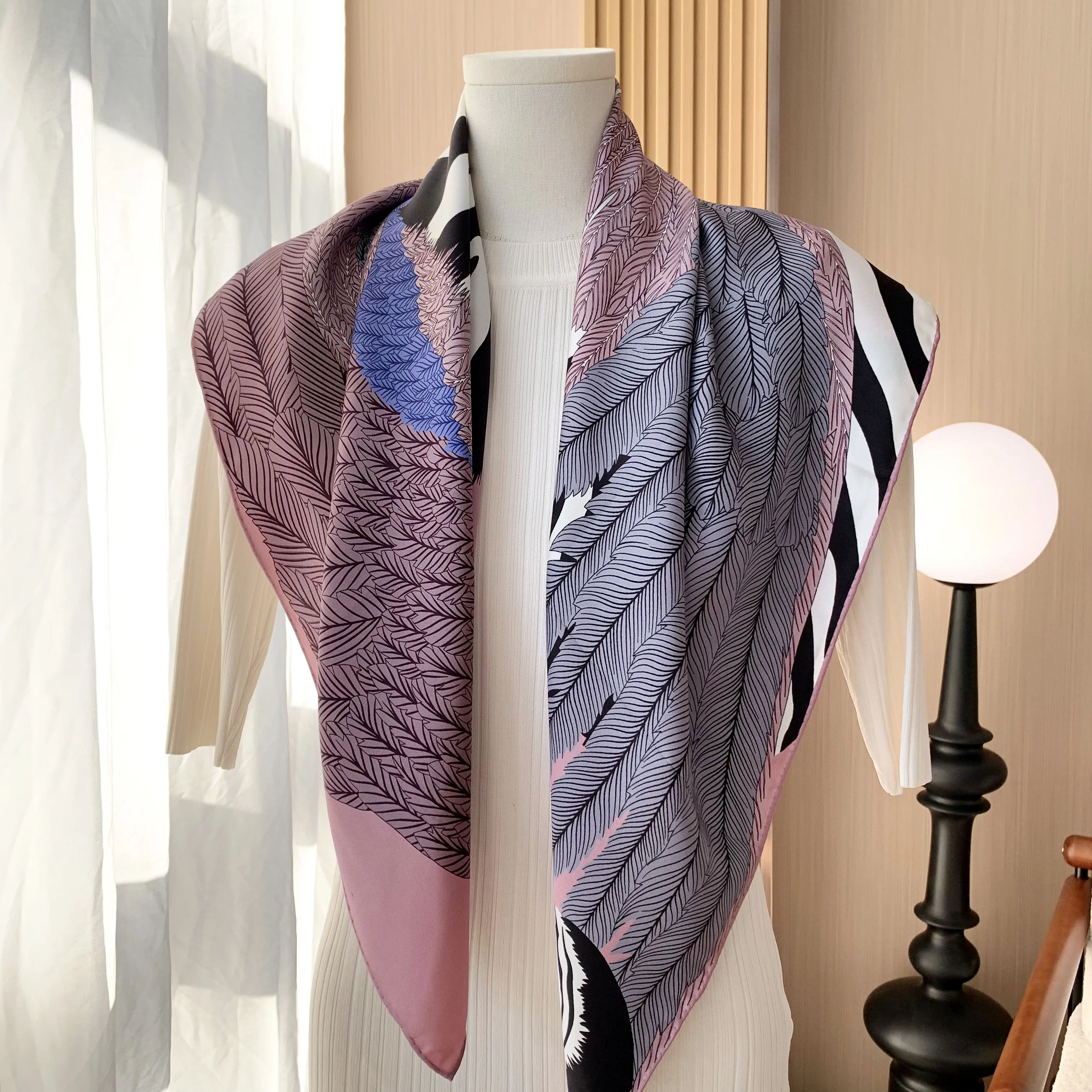 Роскошный дизайн, 100% саржевый шелковый шарф для женщин — модный элегантный декоративный головной платок — скрученные вручную краями — 90*90 см
Роскошный дизайн, 100% саржевый шелковый шарф для женщин — модный элегантный декоративный головной платок — скрученные вручную краями — 90*90 см