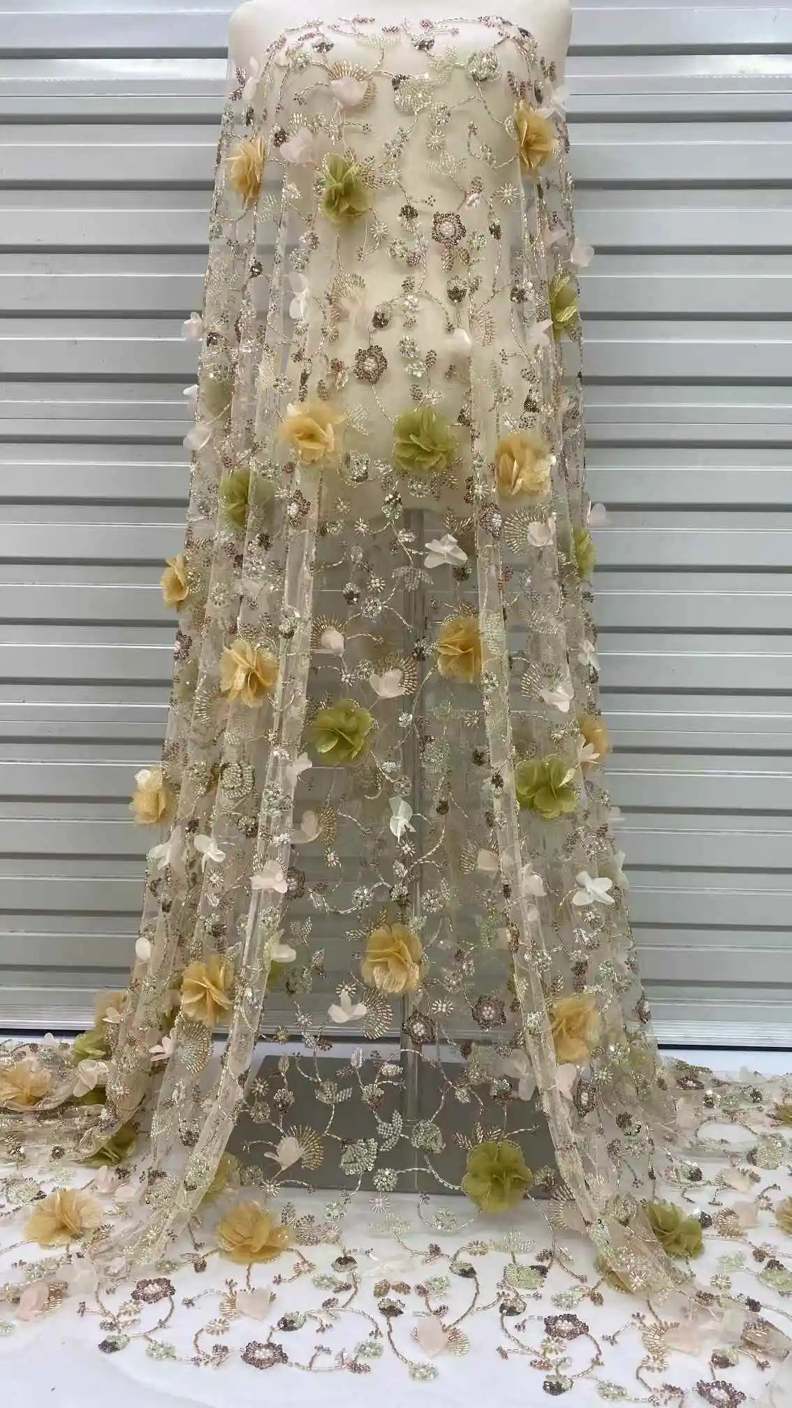 African 3D Flower Beads Lace Fabric 2025 High Quality French Mesh Lace Fabric Nigerian Sequins Lace Fabrics for Wedding Dress
African 3D Flower Beads Lace Fabric 2025 High Quality French Mesh Lace Fabric Nigerian Sequins Lace Fabrics for Wedding Dress
