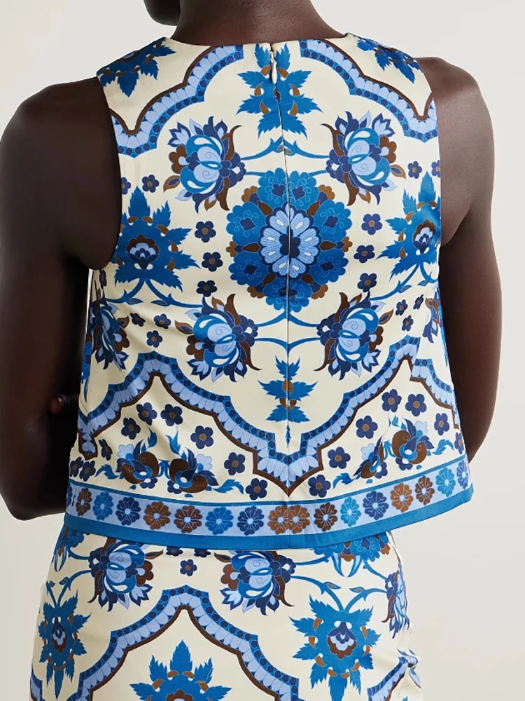 2025 Summer Sleeveless Hollow Boho Suit Vintage Floral Print Two Piece Set for Women Spring O Neck Tank Top & Mini Skirts Outfit
2025 Summer Sleeveless Hollow Boho Suit Vintage Floral Print Two Piece Set for Women Spring O Neck Tank Top & Mini Skirts Outfit