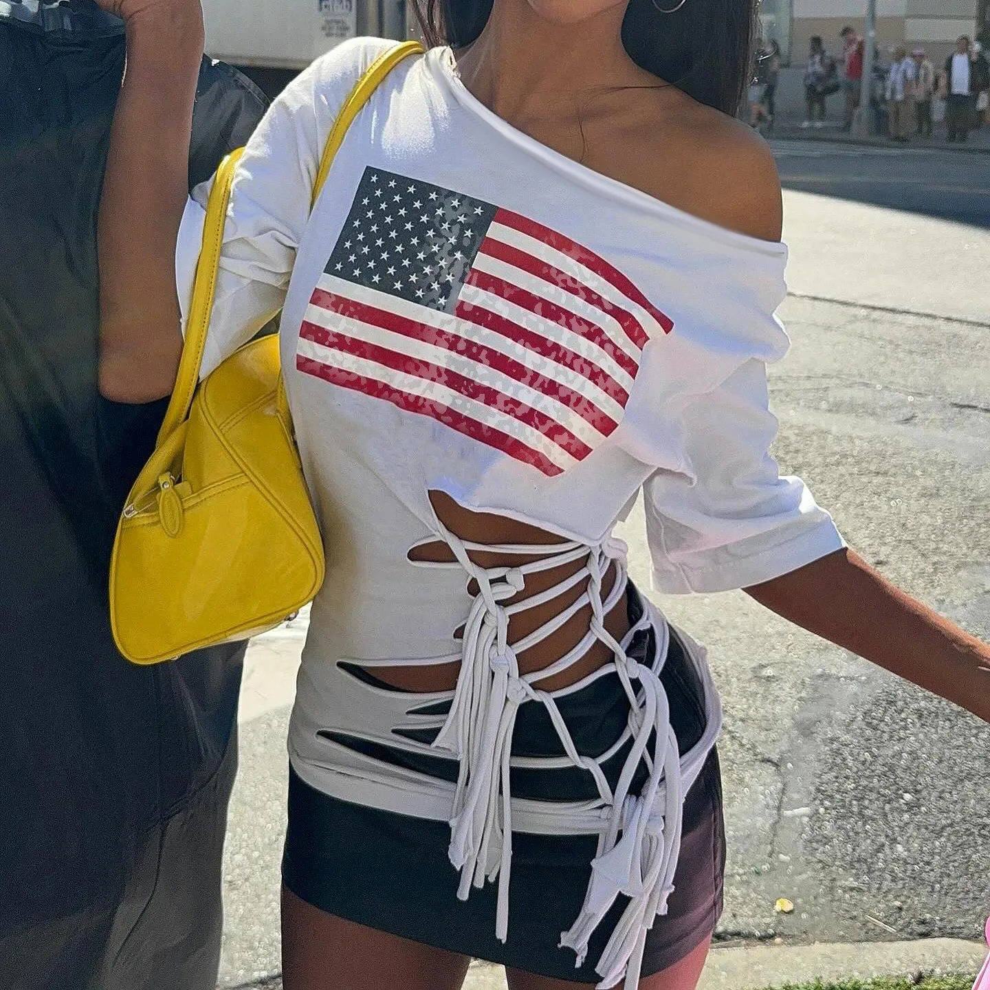 Women's American Flag Off Shoulder T-Shirt, Y2K Asymmetrical Drop Shoulder USA Flag Print Tee, Bare Shoulder Ripped Graphic Top
Women's American Flag Off Shoulder T-Shirt, Y2K Asymmetrical Drop Shoulder USA Flag Print Tee, Bare Shoulder Ripped Graphic Top