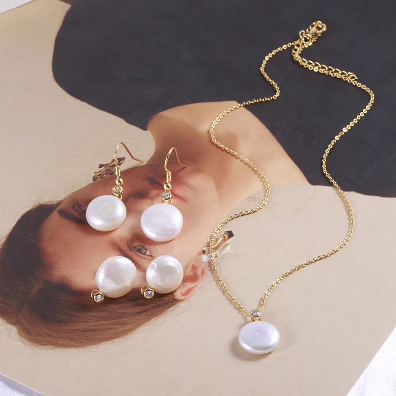 Office Lady Style Retro New Fashion Freshwater Pearl Round Button Pendant French Temperament Necklace Earrings Fishhook Earrings
Office Lady Style Retro New Fashion Freshwater Pearl Round Button Pendant French Temperament Necklace Earrings Fishhook Earrings