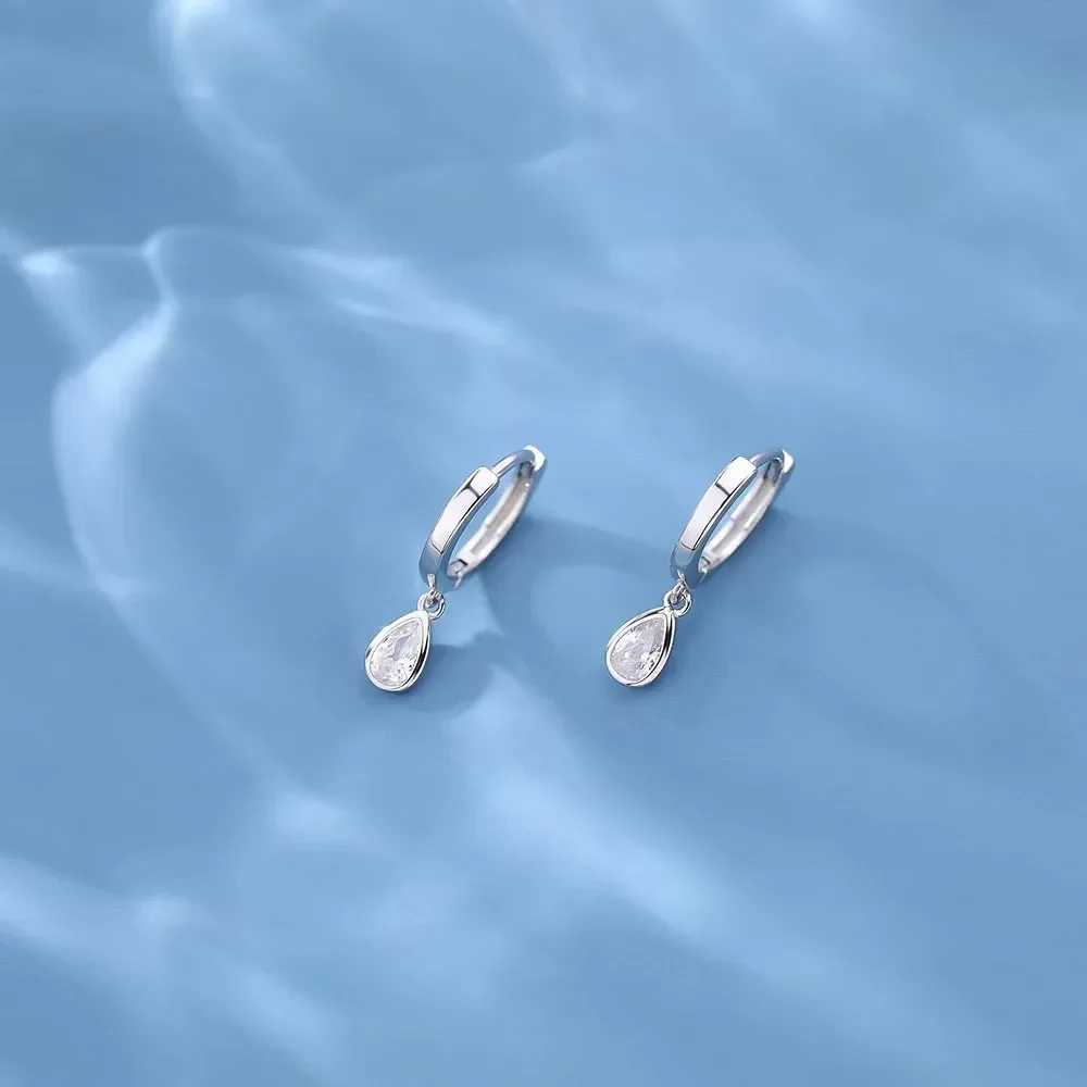 925 Sterling Silver Water Drop Earrings Temperament Simple Zircon for Women Wedding Jewelry Accessories
925 Sterling Silver Water Drop Earrings Temperament Simple Zircon for Women Wedding Jewelry Accessories