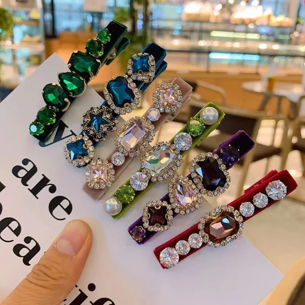 Retro Fashion BB clip Luxury Zircon Elegant Girls Hair Clip Sweet Barrettes Korean Style Hairpin Velvet Duckbill Clip
Retro Fashion BB clip Luxury Zircon Elegant Girls Hair Clip Sweet Barrettes Korean Style Hairpin Velvet Duckbill Clip