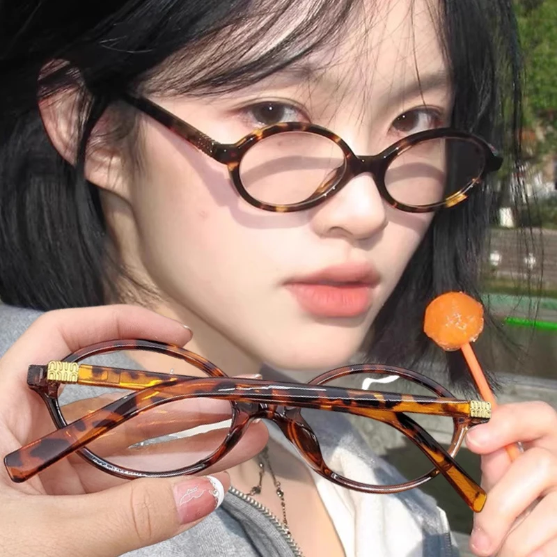 New Vintage Y2K Leopard Oval Small Frame Eyeglasses Anti-Blue Light Glasses for Women Men Eye Protection INS Sweet Cool Eyewear
New Vintage Y2K Leopard Oval Small Frame Eyeglasses Anti-Blue Light Glasses for Women Men Eye Protection INS Sweet Cool Eyewear