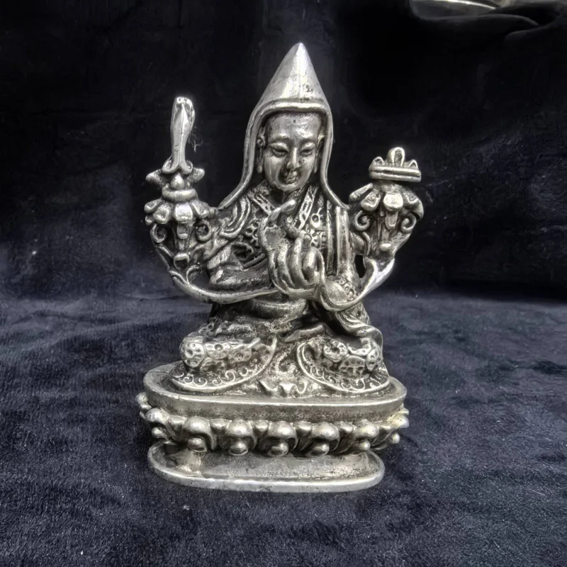 Antique-Style Tibetan Small Buddha Figurine in White Copper with Silver Plating Mini Baka Master Buddha Statue Craft Ornament
Antique-Style Tibetan Small Buddha Figurine in White Copper with Silver Plating Mini Baka Master Buddha Statue Craft Ornament