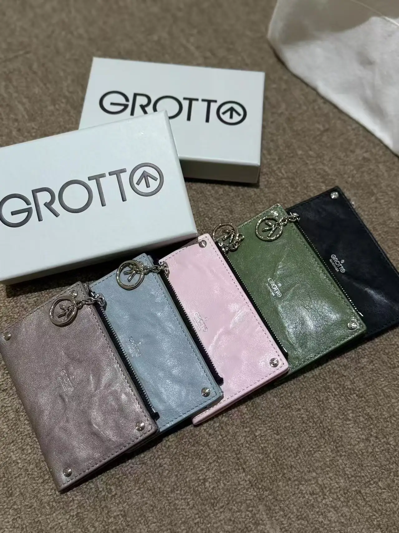 GROT Leather Wallet with Pockets and Zippered Compartment, Lightweight Luxury Men's and Women's Gift for Couples, Premium Feel
GROT Leather Wallet with Pockets and Zippered Compartment, Lightweight Luxury Men's and Women's Gift for Couples, Premium Feel