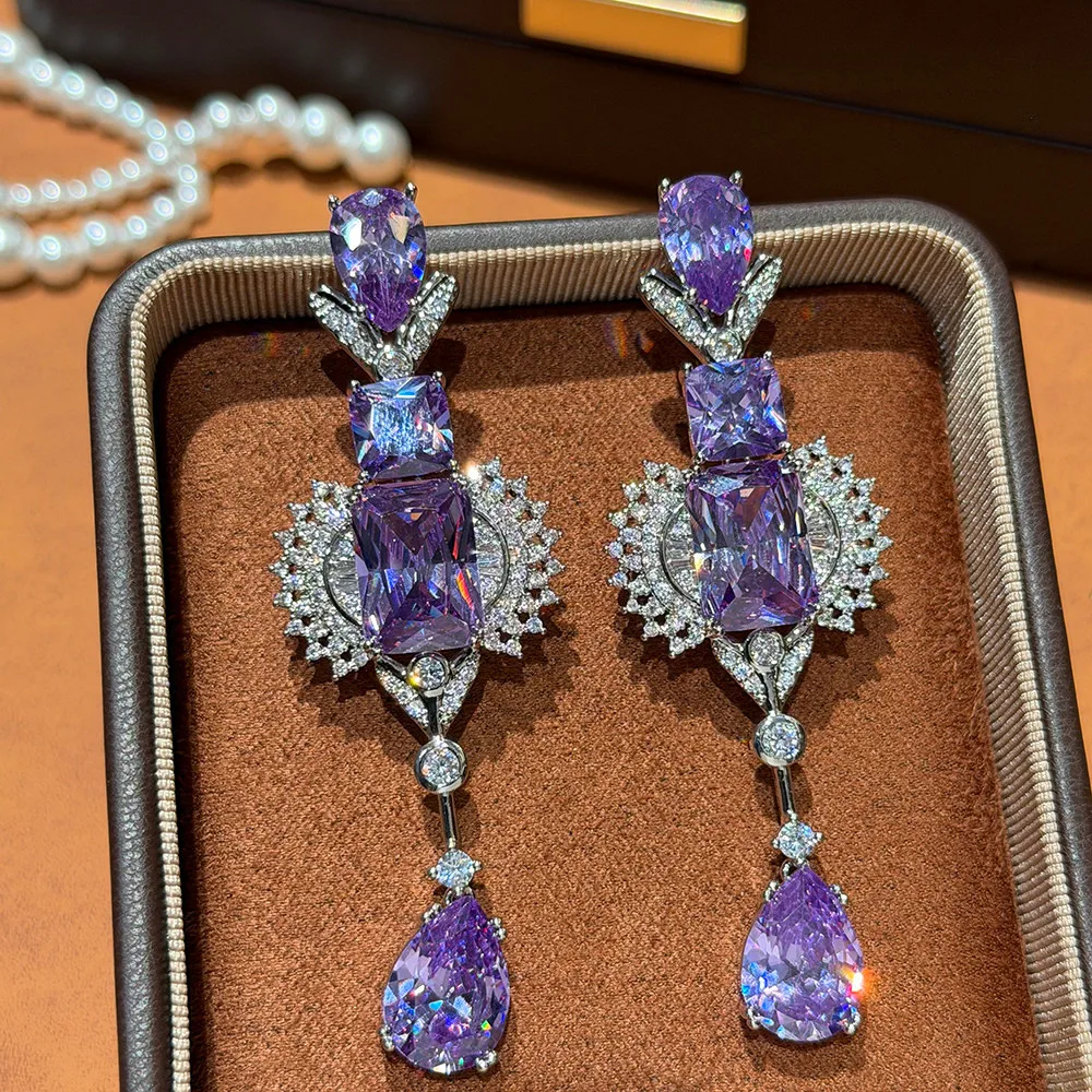Exquisite Flower Long Temperament Luxury Fashion Earrings
Exquisite Flower Long Temperament Luxury Fashion Earrings