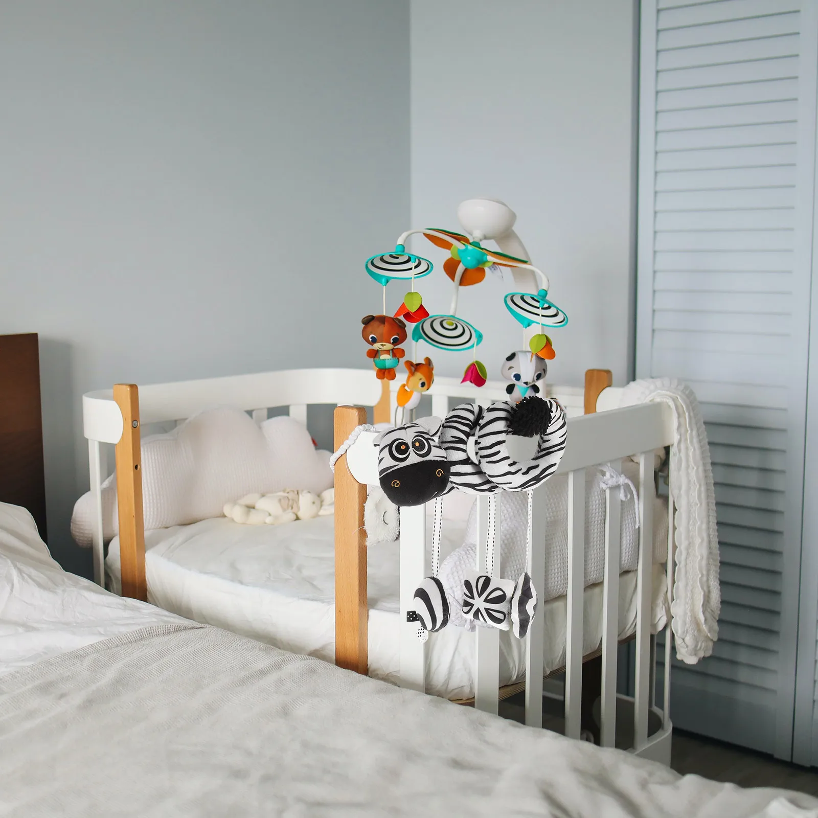 Black White Zebra Bed Newborn Baby Plaything Bell Stroller Carriage Hanging Soft Cloth Grasping Coordination
Black White Zebra Bed Newborn Baby Plaything Bell Stroller Carriage Hanging Soft Cloth Grasping Coordination