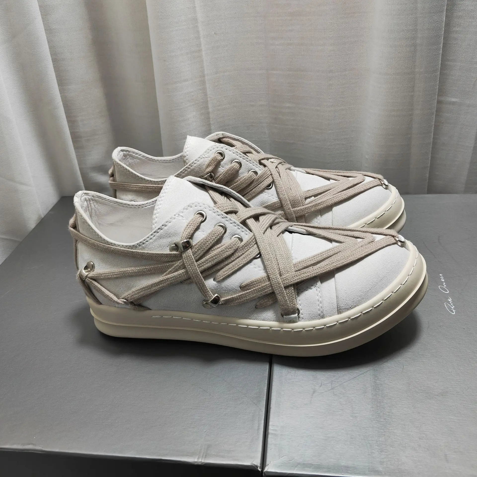Men's Low Top Shoes Suede Leather Women More Lace Up Luxury Trainers High Street Flats Black White Designer Sneakers
Men's Low Top Shoes Suede Leather Women More Lace Up Luxury Trainers High Street Flats Black White Designer Sneakers