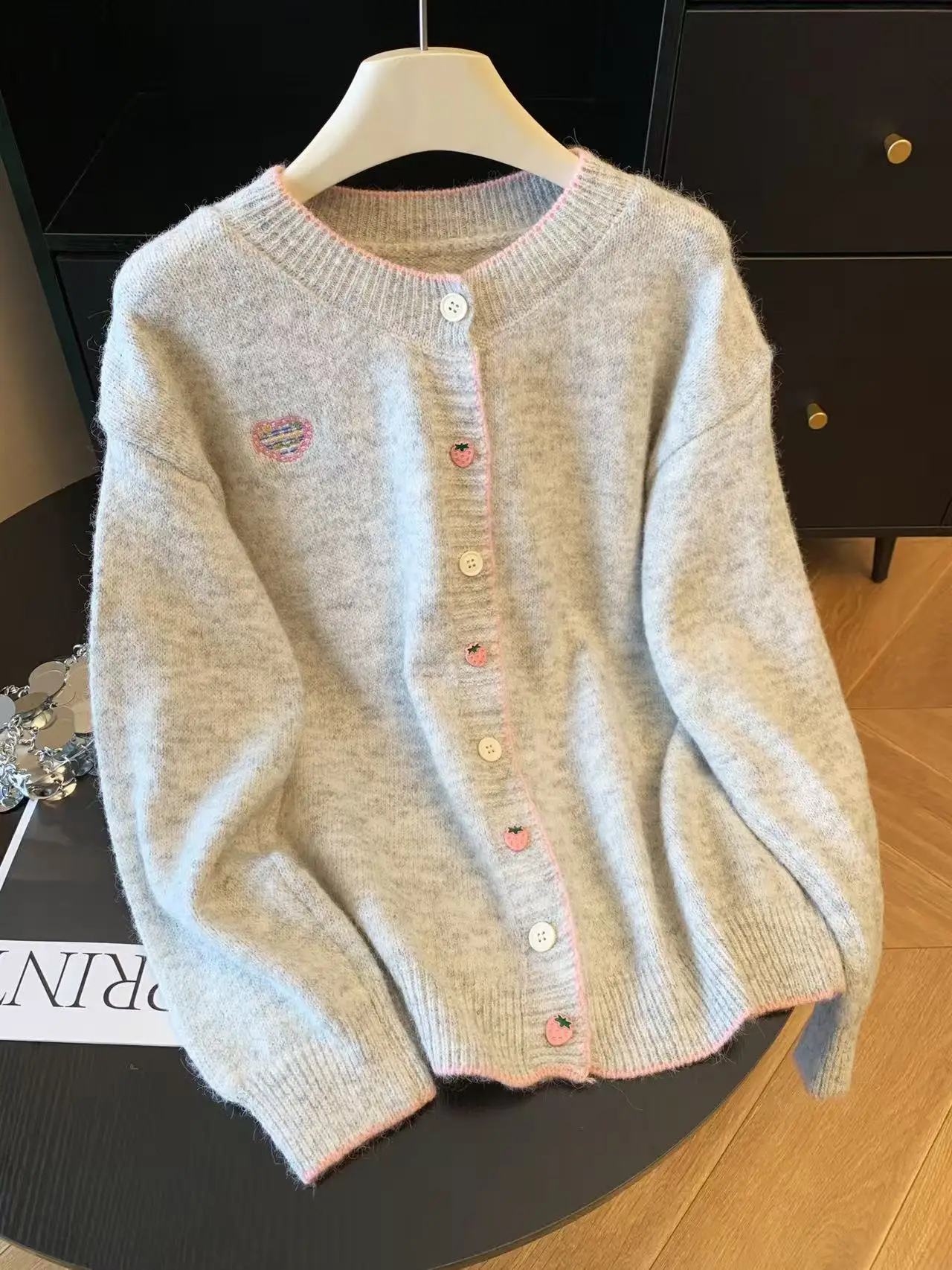 Women's Round Neck Single Breasted Sweatshirt Knitted Cardigan Sweet Girl Spring Autumn Female Long Sleeved Knit Thin Coat
Women's Round Neck Single Breasted Sweatshirt Knitted Cardigan Sweet Girl Spring Autumn Female Long Sleeved Knit Thin Coat