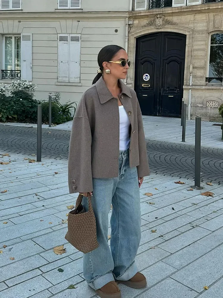 Women Casual Solid Woolen Single Breasted Jacket Lapel Full Sleeve Loose Stand Collar Coats 2025 Autumn High Street Overcoat New
Women Casual Solid Woolen Single Breasted Jacket Lapel Full Sleeve Loose Stand Collar Coats 2025 Autumn High Street Overcoat New