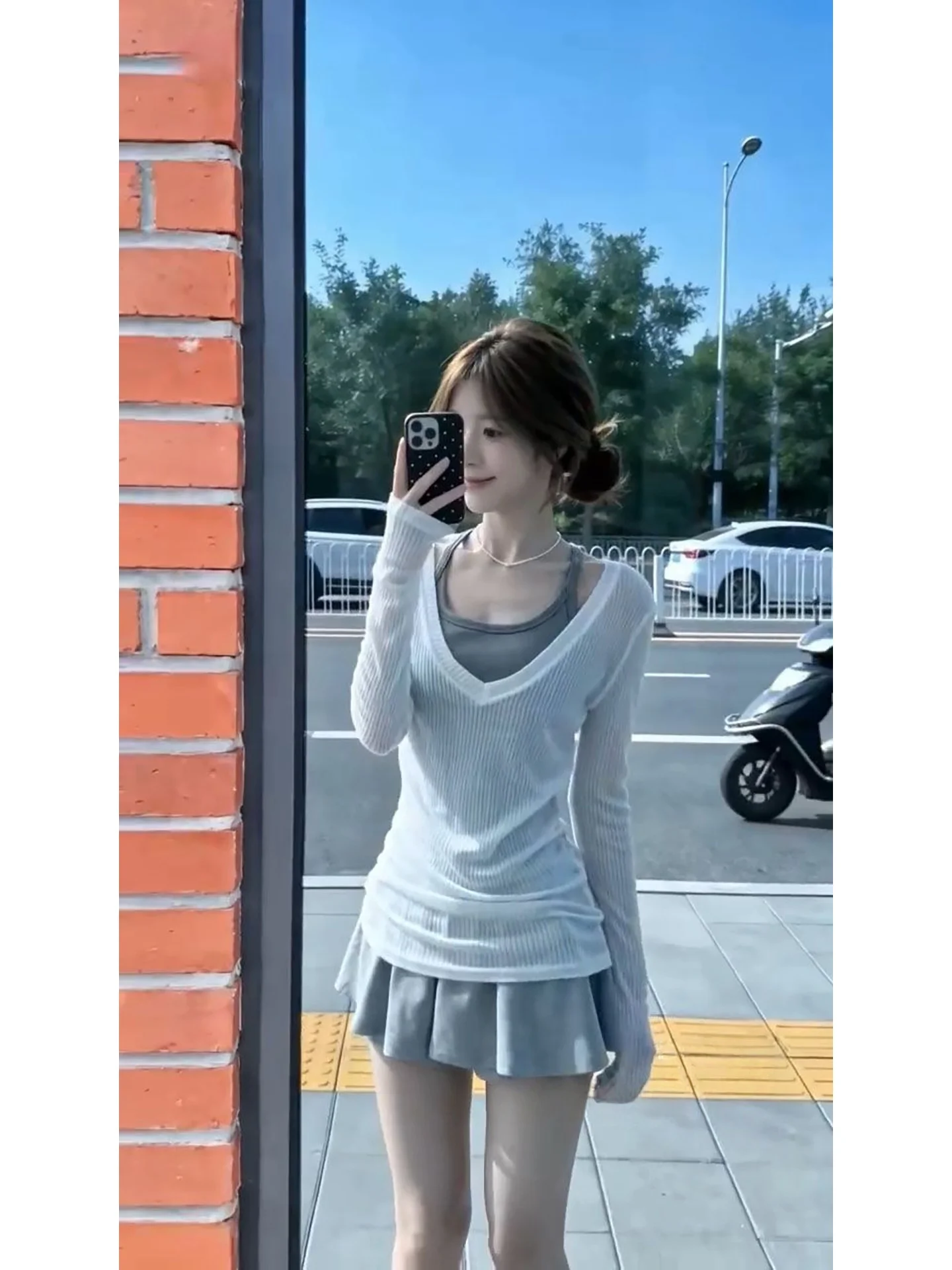 Elegant V-Neck Long Sleeve Knitted Sunshade Cover up with Pleated Skirt Two-Piece Set for Women Casual Spring Autumn Wear
Elegant V-Neck Long Sleeve Knitted Sunshade Cover up with Pleated Skirt Two-Piece Set for Women Casual Spring Autumn Wear