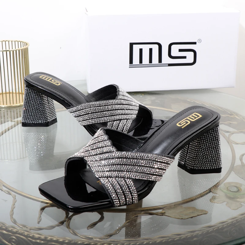 Лето 2023, новые женские босоножки на высоком каблуке с квадратной головкой и открытым носком, уличная одежда на тонком каблуке, простые женские тапочки
Лето 2023, новые женские босоножки на высоком каблуке с квадратной головкой и открытым носком, уличная одежда на тонком каблуке, простые женские тапочки