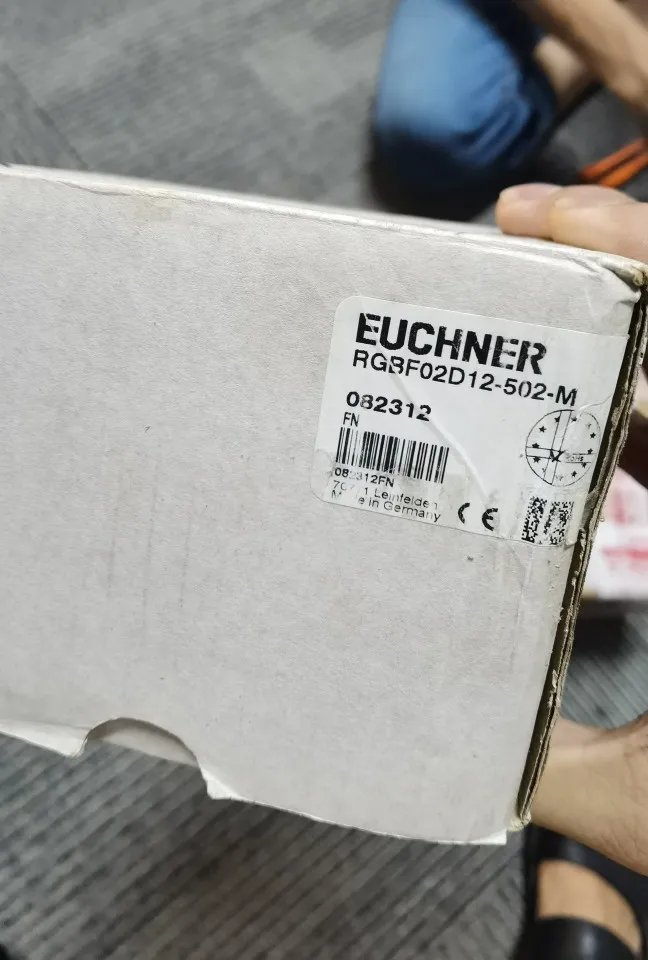 Бесплатная доставка, оригинальный разветвитель безопасности EUCHNER, фотоэлемент
Бесплатная доставка, оригинальный разветвитель безопасности EUCHNER, фотоэлемент
