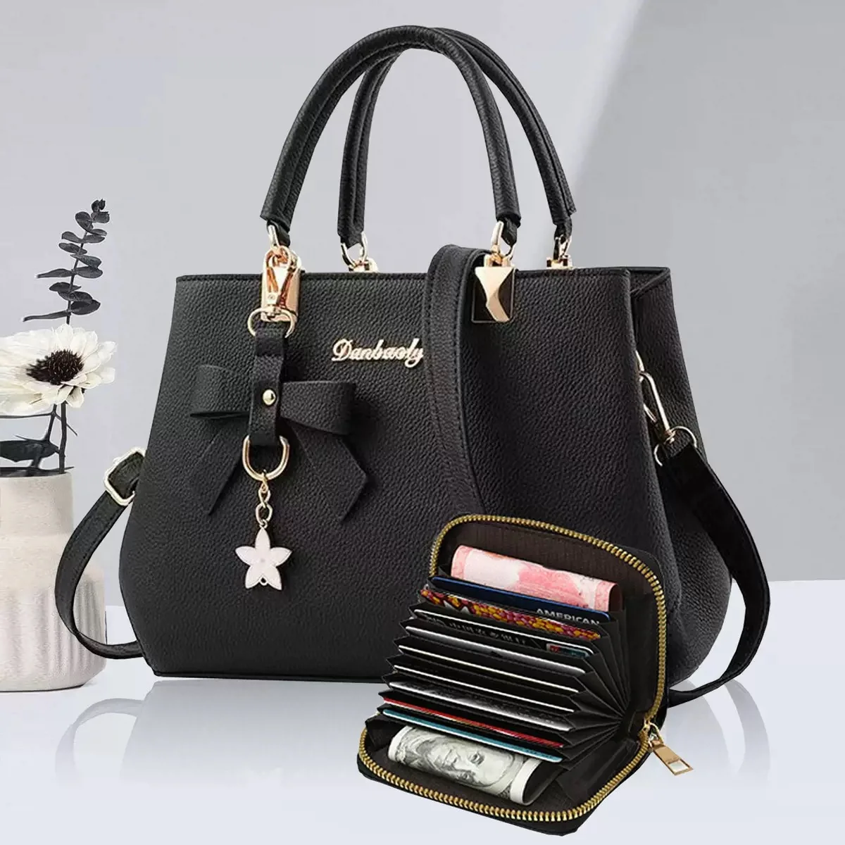 Trendy women's bags, portable shoulder bags, messenger bags.
Trendy women's bags, portable shoulder bags, messenger bags.