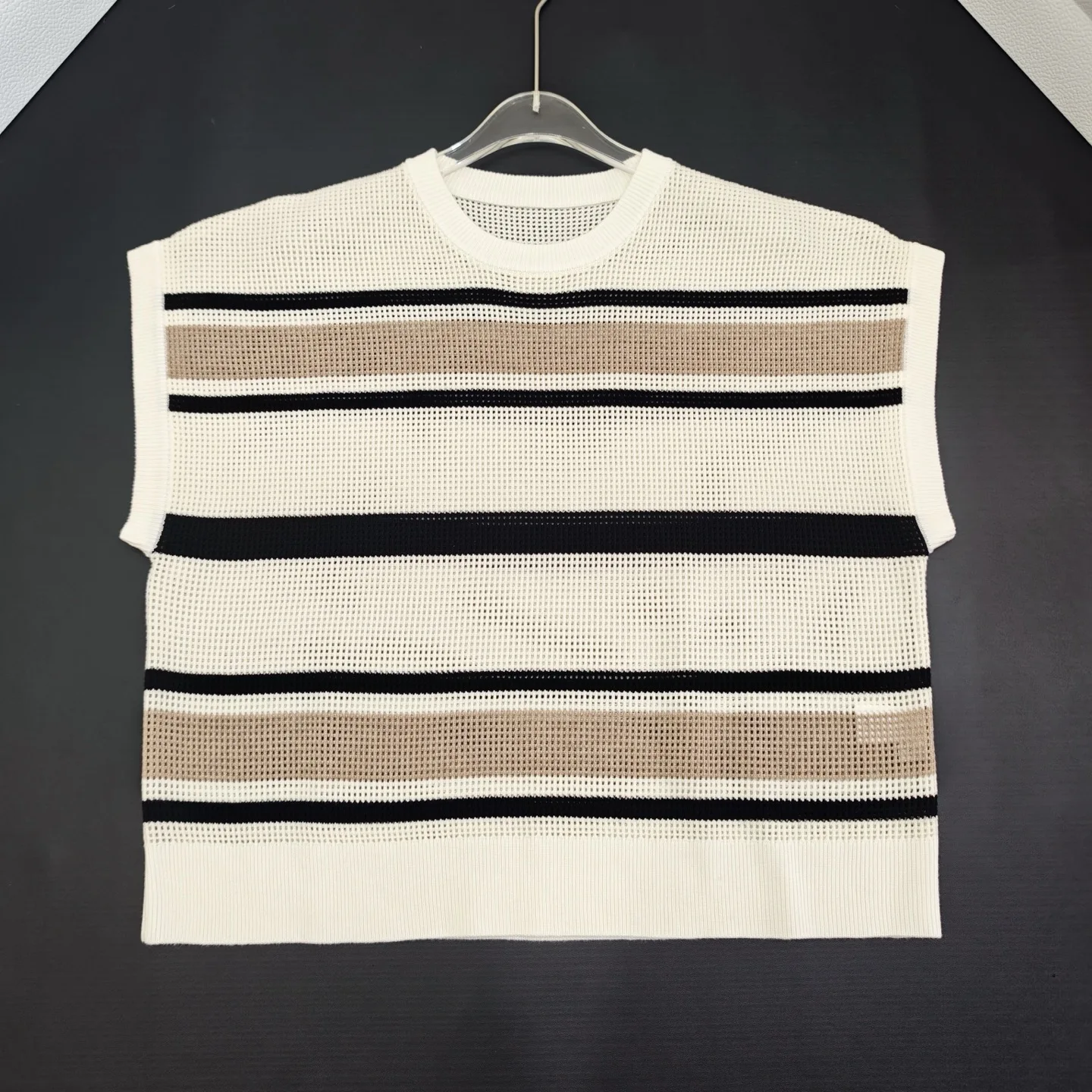 Women's High-Quality, Stylish Striped Cut-Out Crew-Neck Vest (Spring/Summer New Arrival)
Women's High-Quality, Stylish Striped Cut-Out Crew-Neck Vest (Spring/Summer New Arrival)