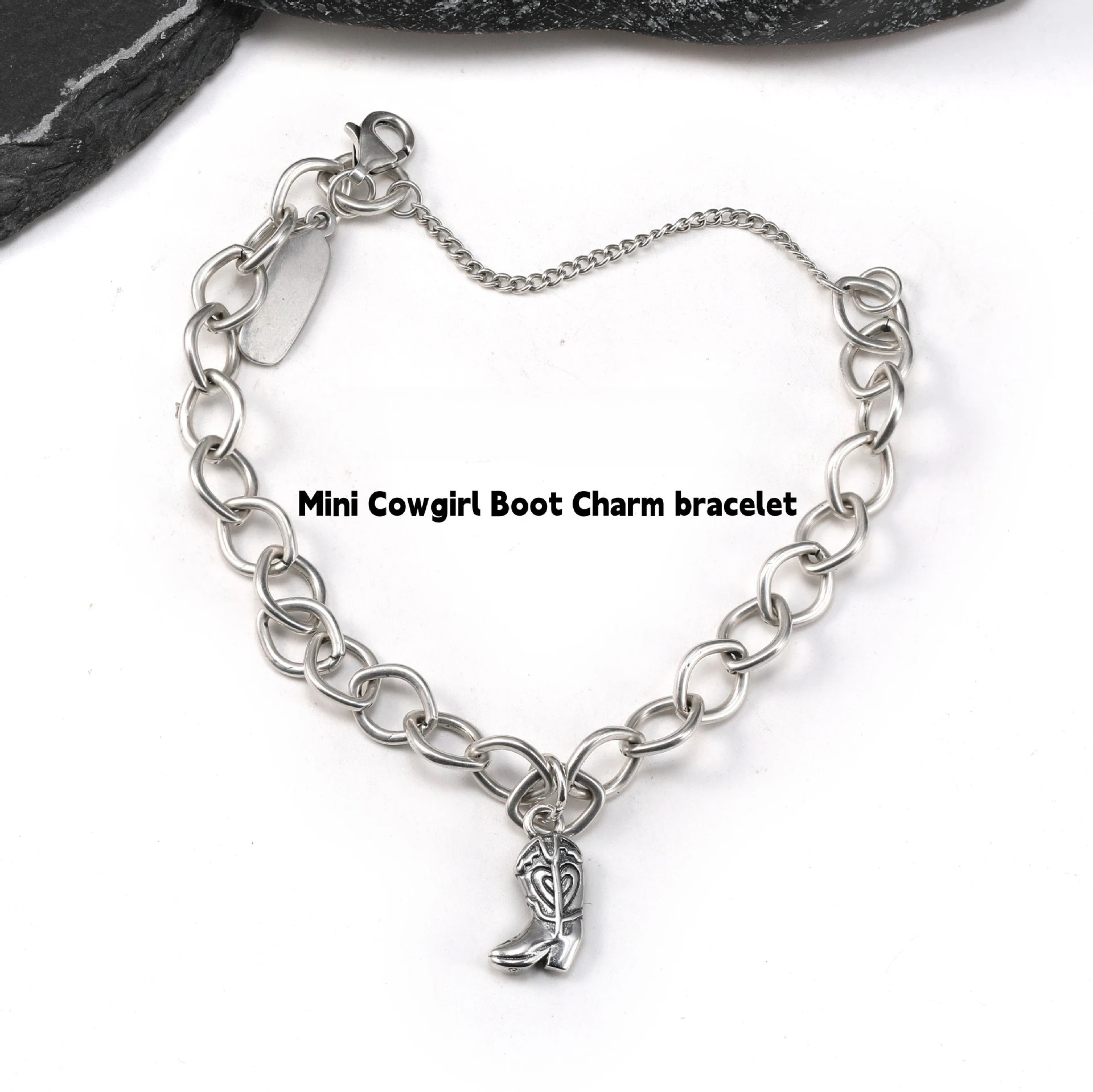 S925 Silver Mini Cowgirl Boot Charm Bracelet, Western Commemorative High Sense Fashion Jewelry 2026
S925 Silver Mini Cowgirl Boot Charm Bracelet, Western Commemorative High Sense Fashion Jewelry 2026