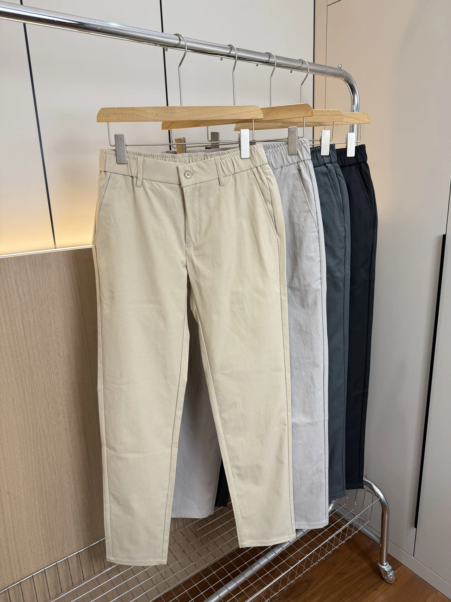 Unconstrained Comfortable Men's Spring Summer Outdoor Smooth Breathable Elastic Waist Straight Leg Casual Pants
Unconstrained Comfortable Men's Spring Summer Outdoor Smooth Breathable Elastic Waist Straight Leg Casual Pants
