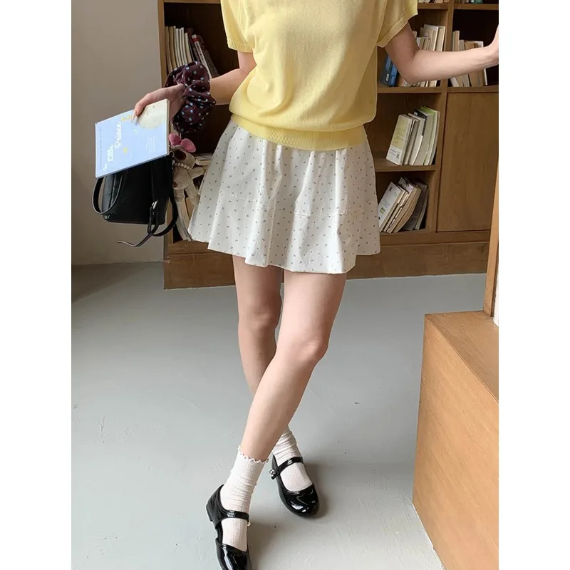 Floral Elastic Waist A-line Mini Skirt
Floral Elastic Waist A-line Mini Skirt