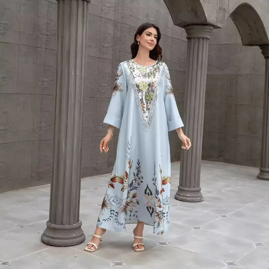 European and American style printed dress with hot-fixed diamonds and a round neck. It is also an Arabian Muslim women's abaya.
European and American style printed dress with hot-fixed diamonds and a round neck. It is also an Arabian Muslim women's abaya.